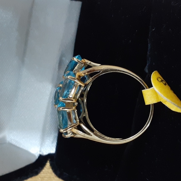 10K Karat Solid Yellow Gold Ladies Ring Blue Topaz Cluster - Picture 3 of 8